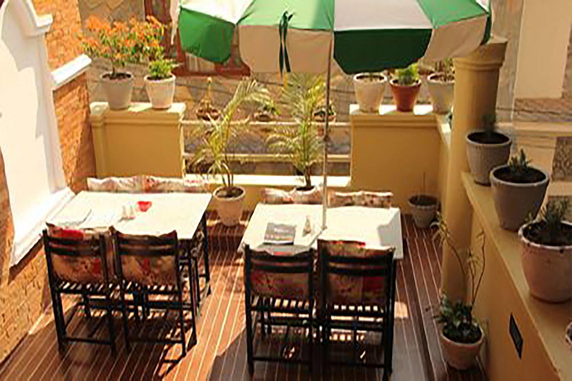 Hotel Half Moon Pokhara Exterior foto