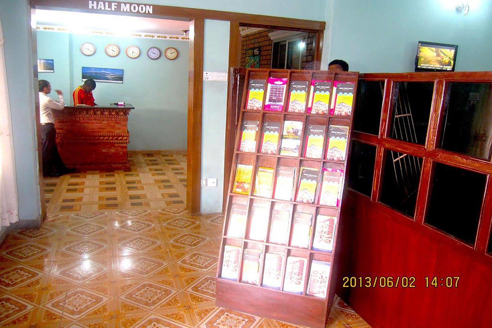 Hotel Half Moon Pokhara Exterior foto